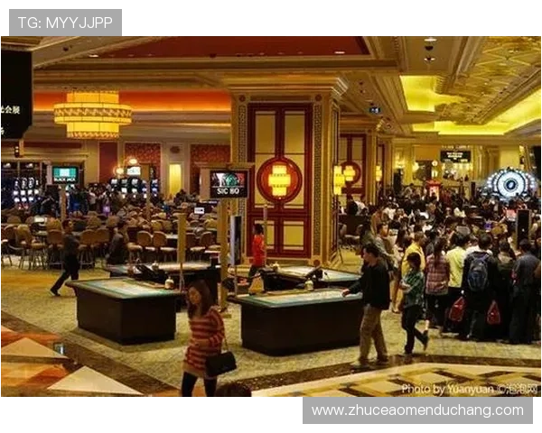 澳门威尼斯赌场图片欣赏：夜晚灯光点缀下的威尼斯赌场外观与内部奢华场景