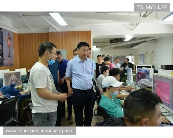 永乐高手机版APP支持在线语音通讯，增进玩家之间的交流合作